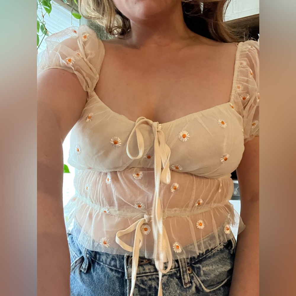 Le lis - Sheer embroidered daisy top - Size S
